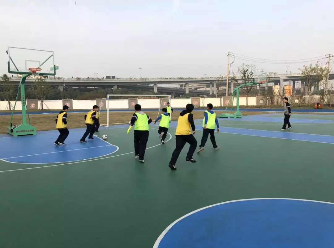 东莞市东城中学足球,快乐足球社