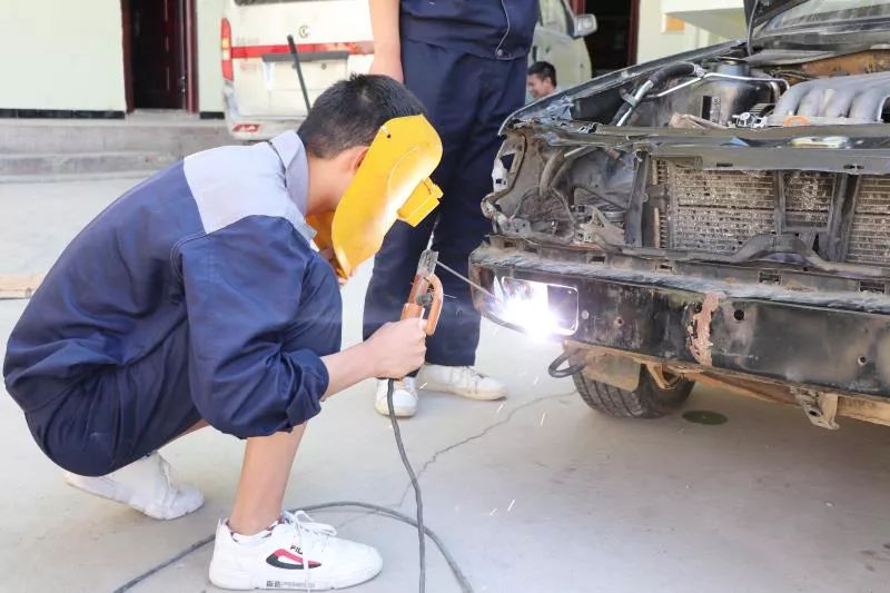 「定向培养、高薪就业」叉车驾驶、焊工、汽修、厨师、电装技能培训，学习技术好去处