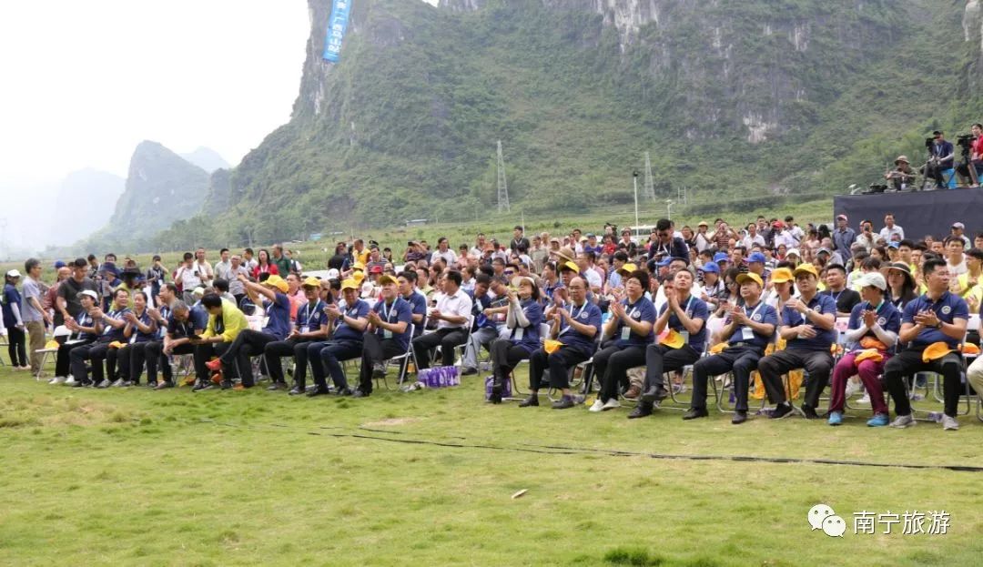 马山自然攀岩比赛图片,舞动广西广场舞大赛马山