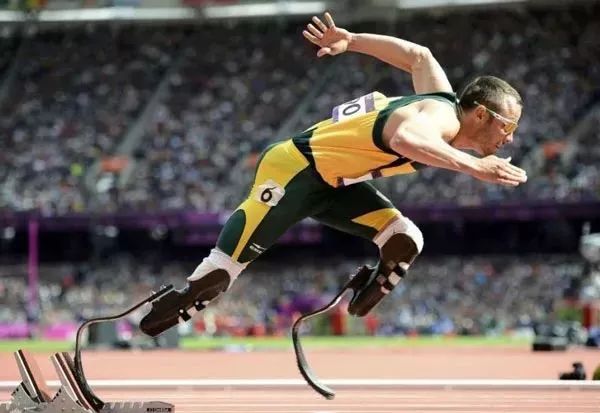 她地震中失去双腿,她在汶川地震失去双腿及女儿