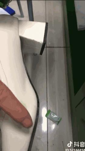 风油精滴在鞋子里有什么效果,风油精滴在鞋上怎么办