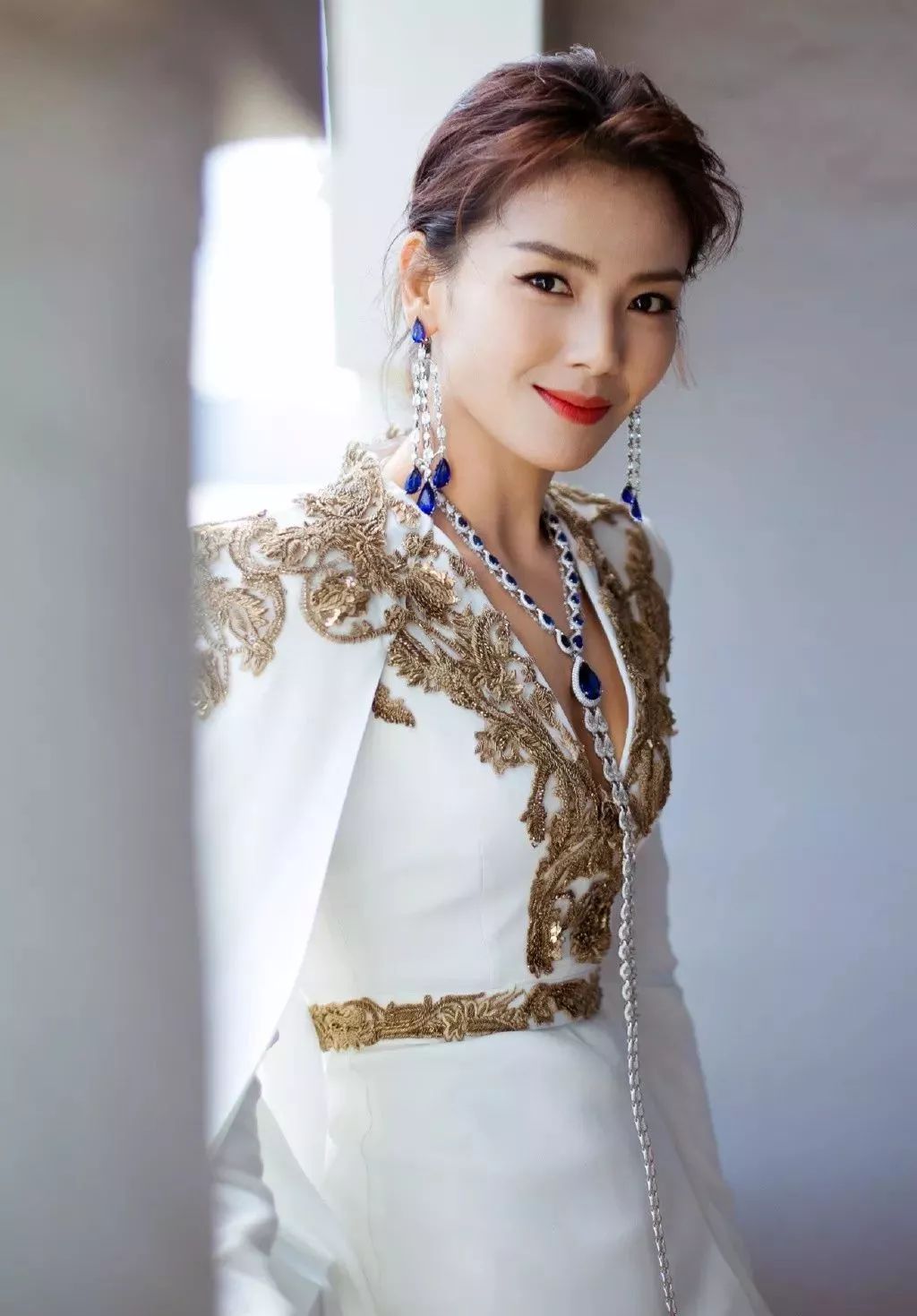 戛纳朱一龙入选作品,戛纳朱一龙白西装