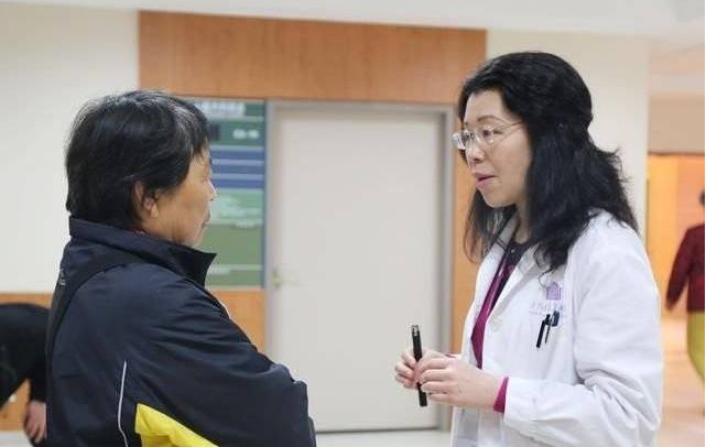 放屁太多确诊肠癌,女子总是放屁患上肠癌晚期