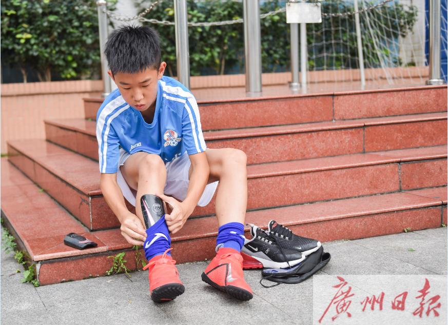 踢出“世界波”红遍全国的小学生是他！经常对着真人墙练任意球