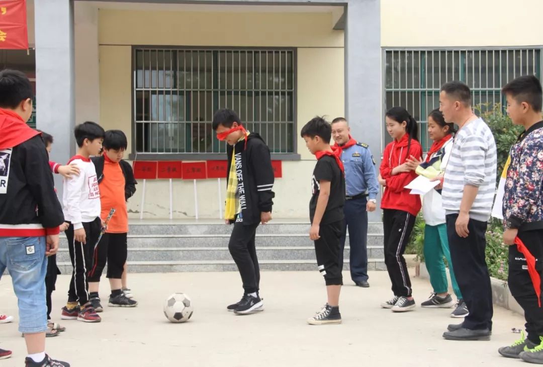 学校传承雷锋精神主题活动简报,弘扬雷锋精神汇演