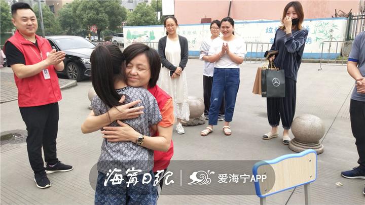 意外收到小朋友的礼物,小朋友收到神秘礼物