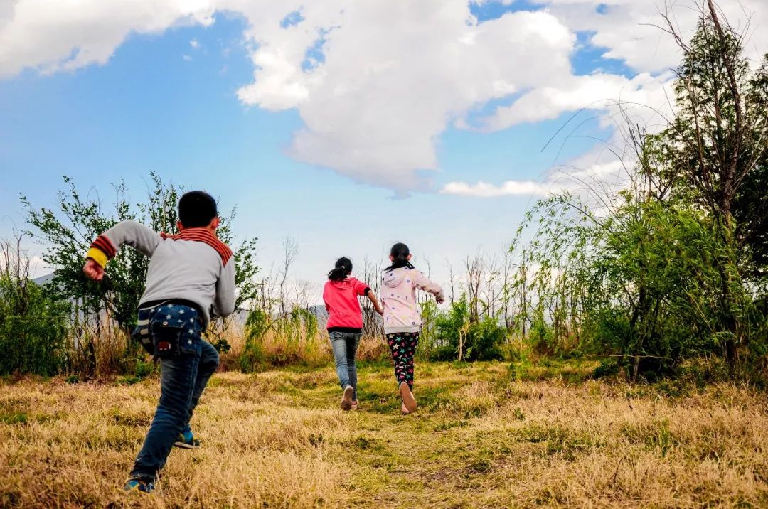 孩子的脸被老师打肿了,儿子的脸被同学打