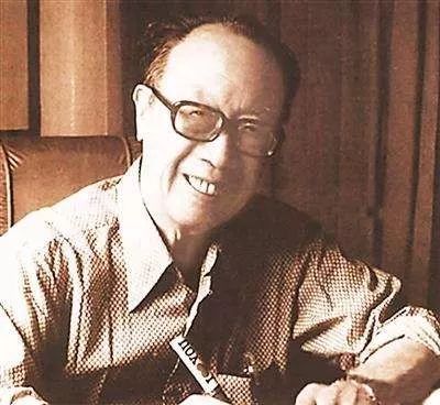 名家作者|写作拿手，我们抽烟也是行家