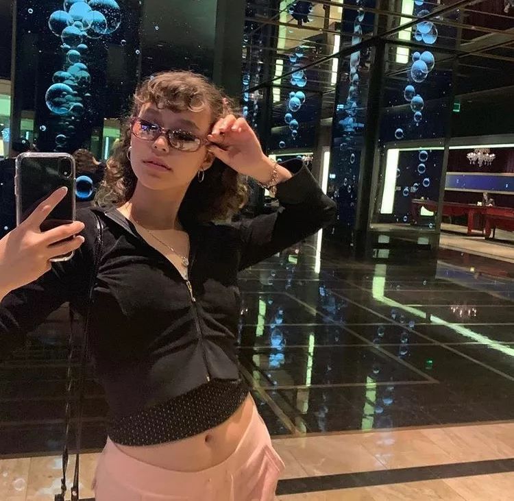 保姆级拍照姿势很火,保姆级拍照动作教程