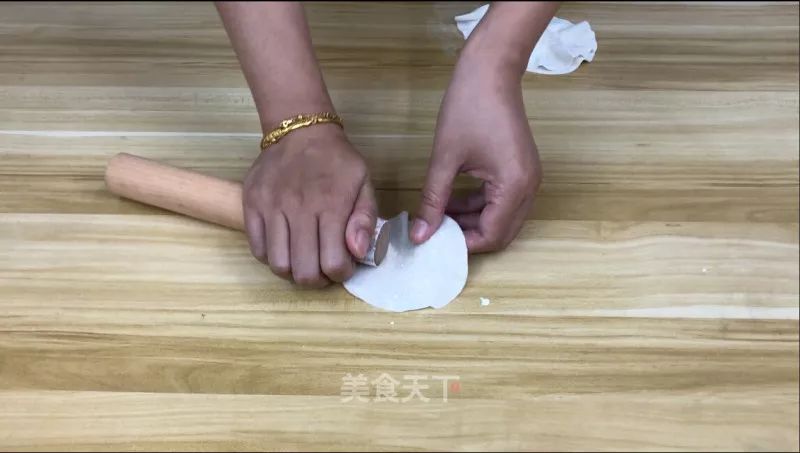 吃剩的饺子皮这样做，简单又好吃，简直香skr人