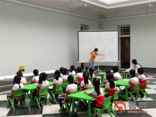 智“绘”童心“玩”美童年——青岛市市南区实验幼儿园“庆六一”幼儿创意美术画展之美术活动公益课堂纪实