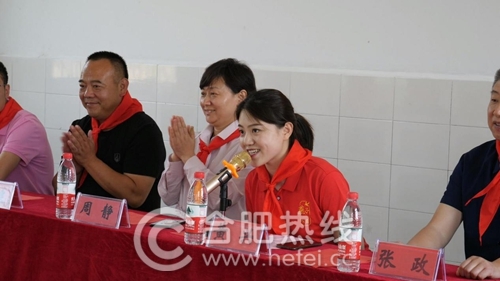 “公安·科教”公益助学行——爱心企业燕子食府走进利辛县永顺社区