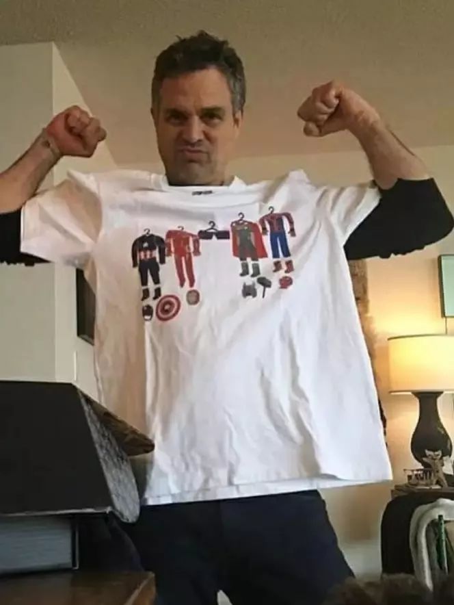 优衣库t恤哄抢,抢购衣服优衣库