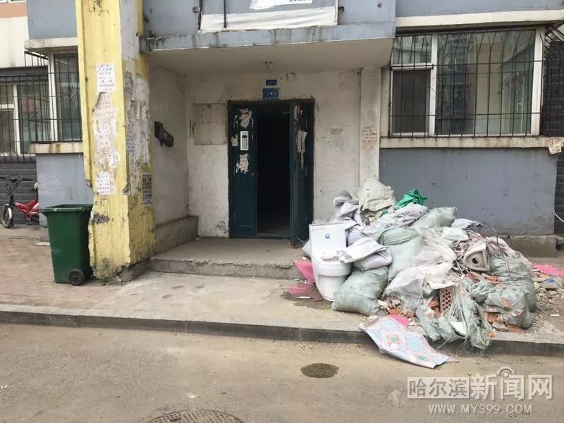 上铲车，道外东棵北四道街占道建材被清理｜举报36类”闹心事“#让陈年”烂账“见光死#