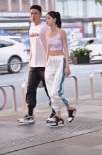 街拍搞笑迷惑行为,揭秘女生拍照的迷惑行为