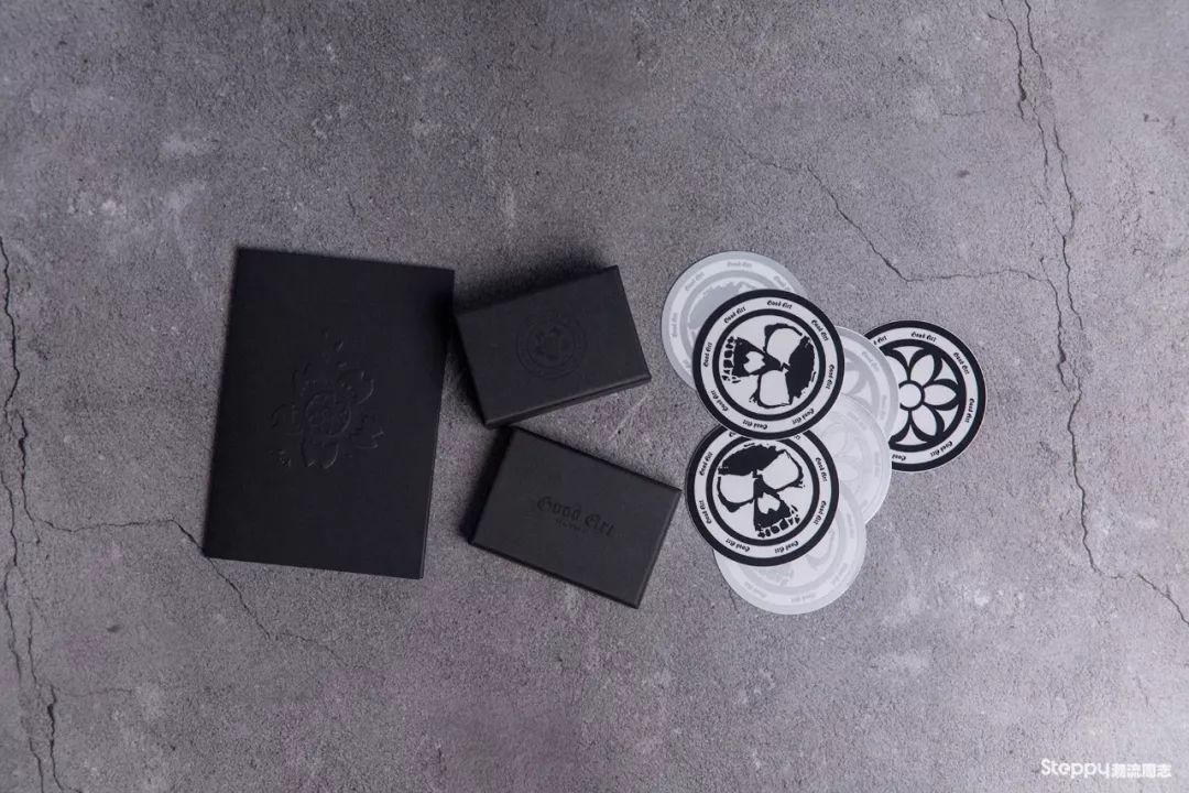 很想问问，你们有收集品牌包装袋或吊牌的癖好吗？