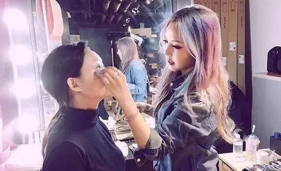 价值一百万的魔术,一双会变魔术的手