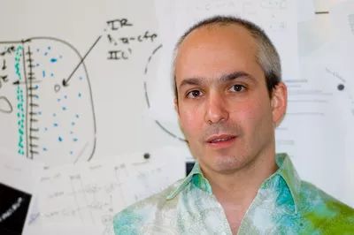 Boom!!杀菌就是爆炸!哈佛科学家终于揭开青霉素炸开细菌的50年谜题丨科学大发现