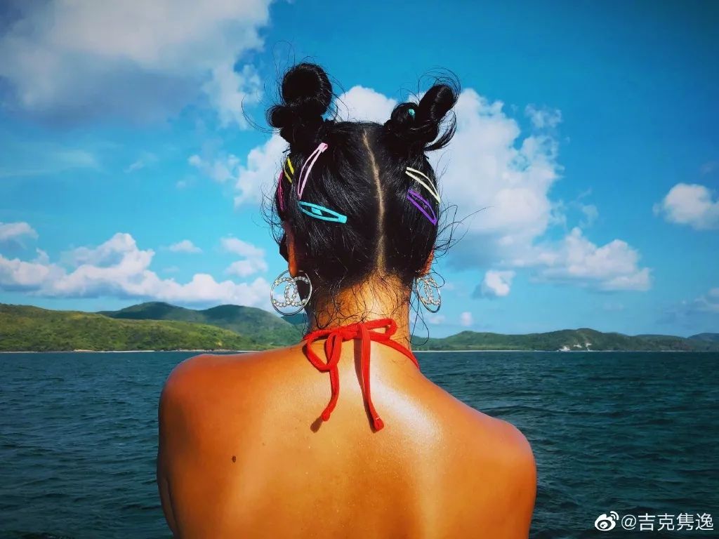 现在流行像林允一样给全身化妆，再也不愁脸太小化妆品都用不完了