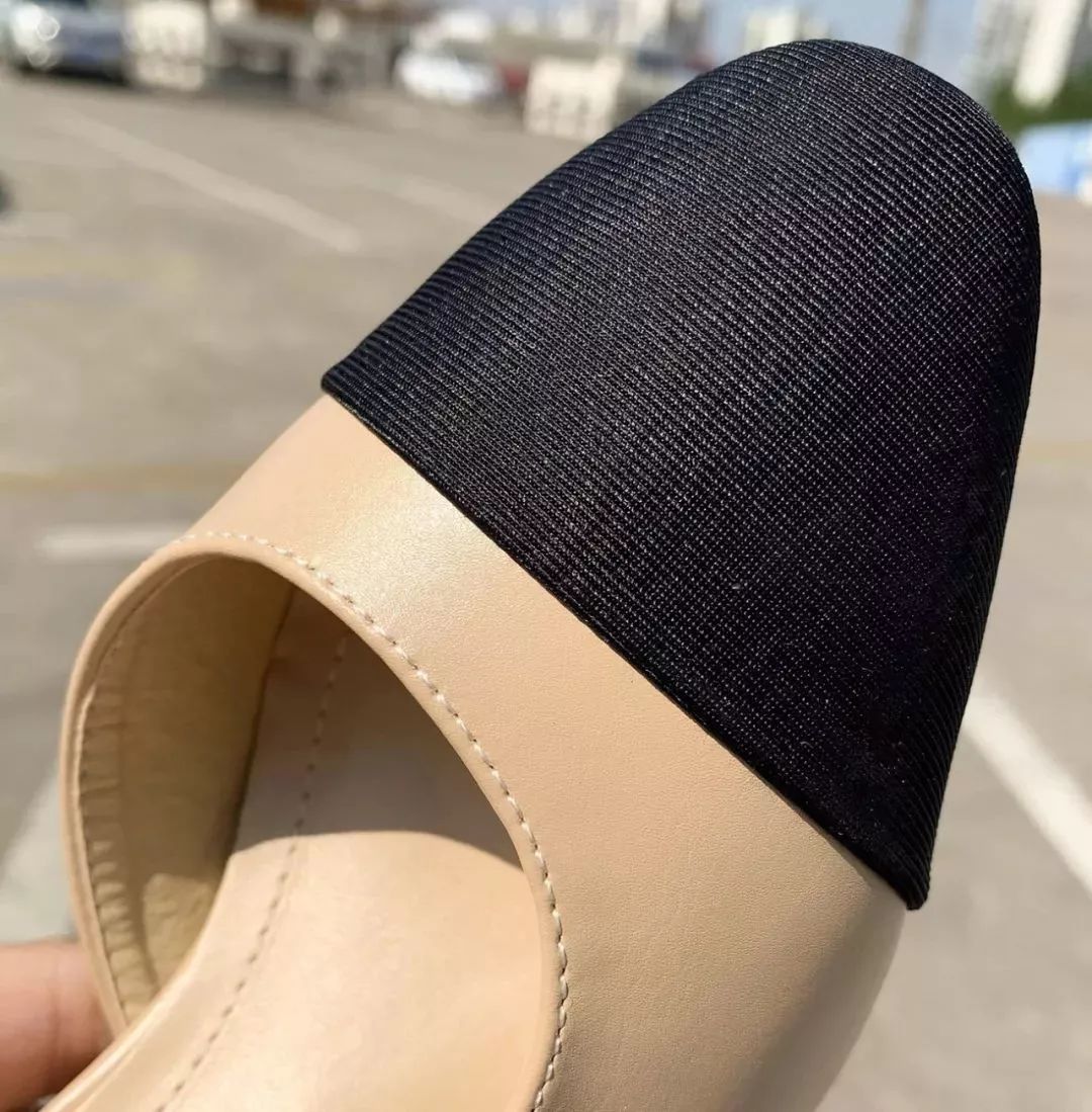 半个娱乐圈的女星都靠ta轰炸红毯！软底舒适、巨显腿长，回头率200%