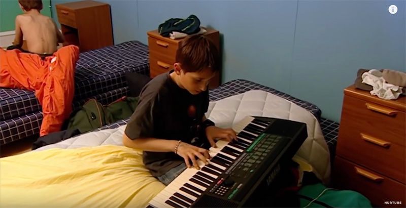 没有大人只有孩子一起住,没大人管的小孩