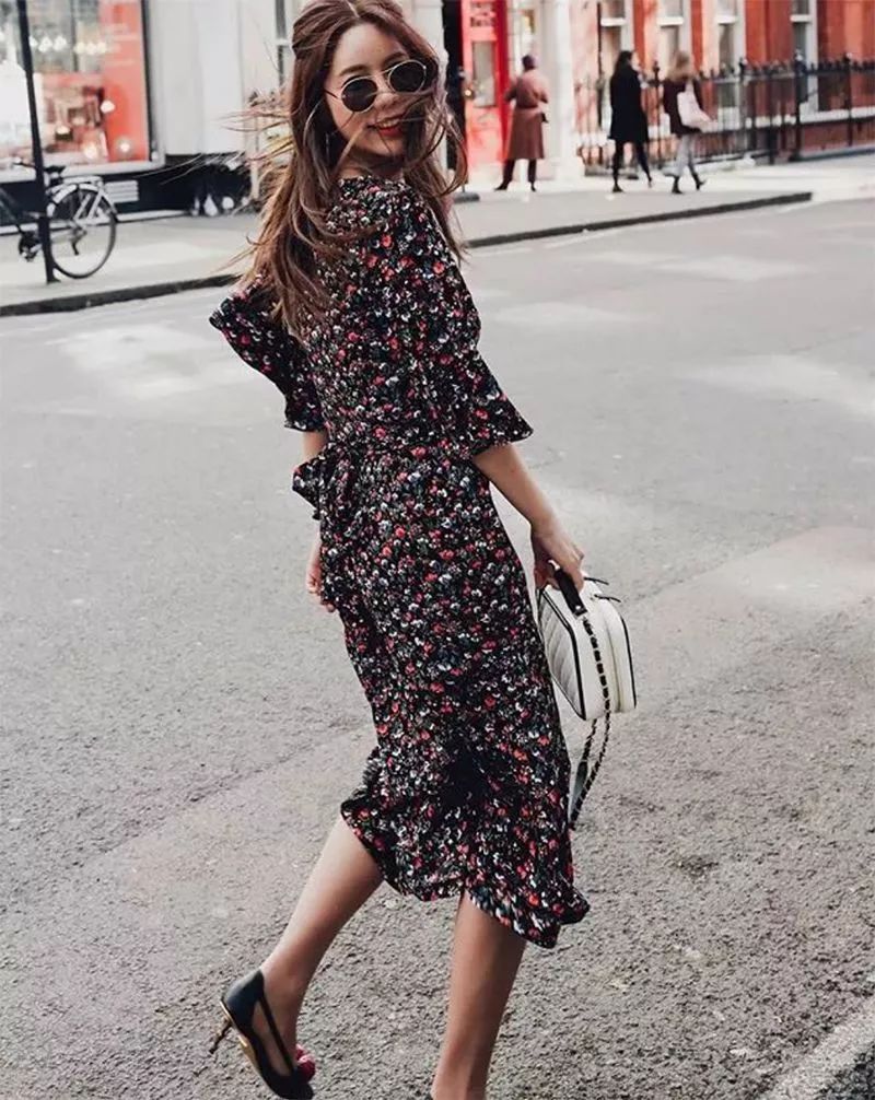 42岁翘臀“老阿姨”迷倒小16岁男友:年龄从来都不是借口