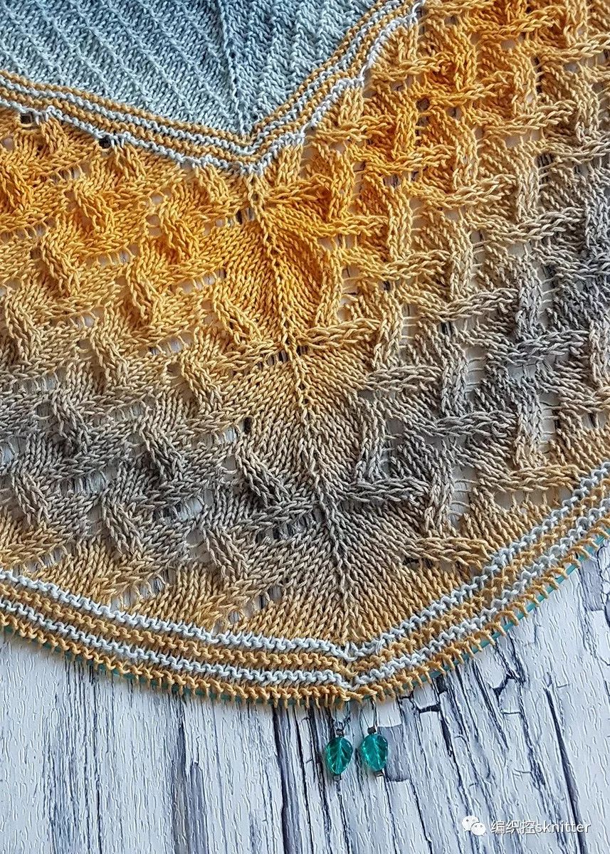 钩针三角蕾丝镂空披肩,孔雀羽三角蕾丝披肩详细教程