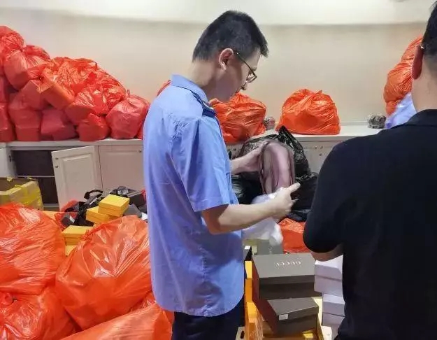 奢侈品代购最新骗局,揭露奢侈品海外代购造假