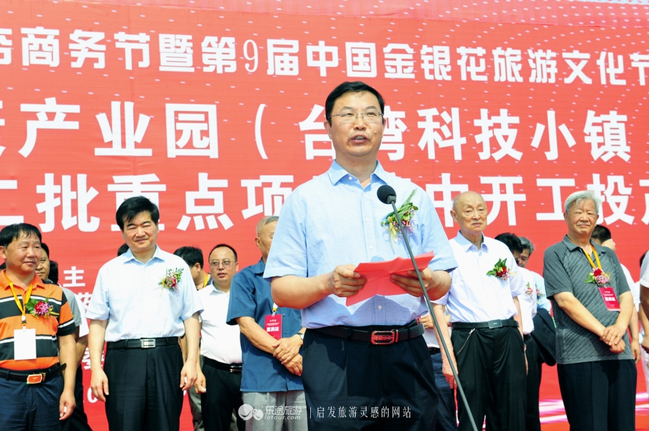 巨鹿县靠两果一花28年干了这么多大事