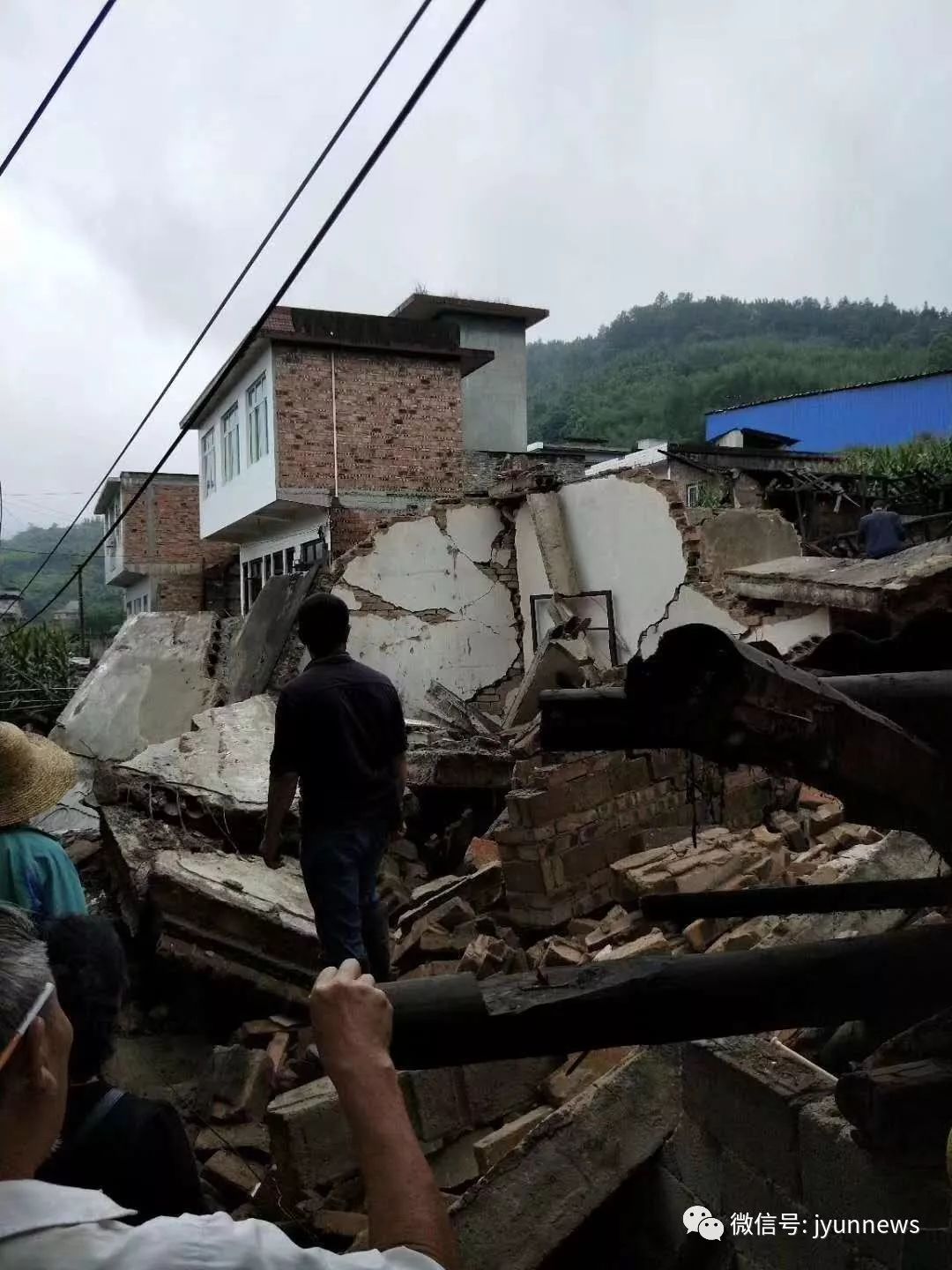 宜宾长宁4.8级地震原因,宜宾长宁4.6级地震实拍视频