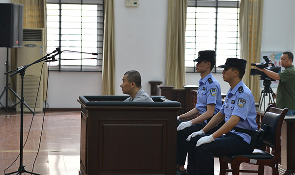 刑满释放杀狱警刺伤法官案,重庆杀害狱警