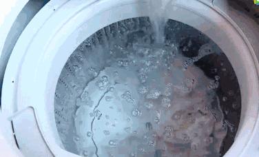 洗衣机里加上它陈年污垢全出来了,洗衣机污垢和霉菌危害
