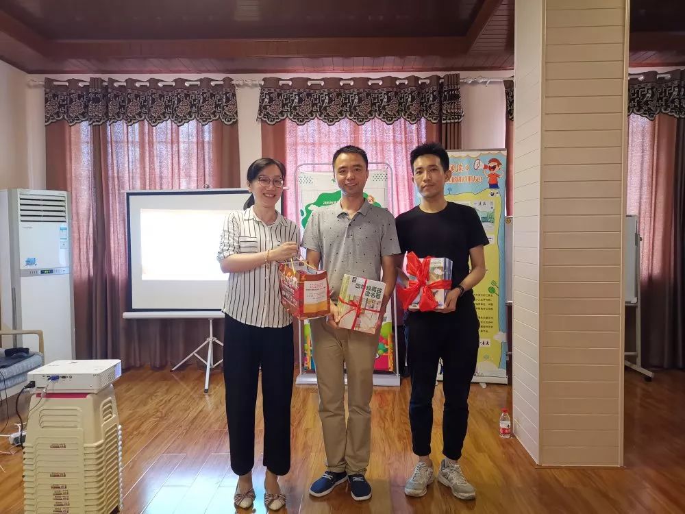 《小溪流》走进谷峰小学，分享写作“金钥匙”