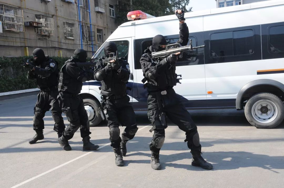 来PK！用一种水果形容警察，你的答案是……