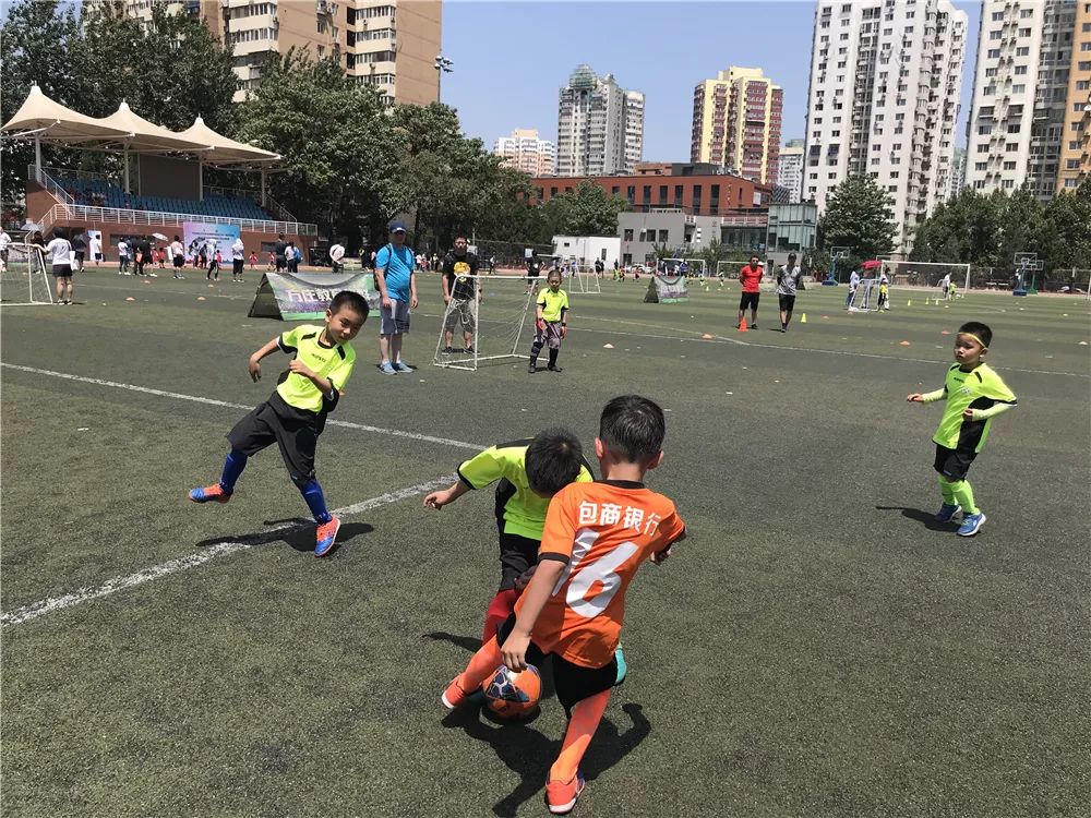 方庄教育集群举办第十九届方庄教育集群幼儿足球联赛暨第三届国安金冠杯幼儿足球联赛