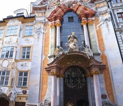 欧洲旅游教堂推荐,去欧洲旅行一定去五大教堂和城堡