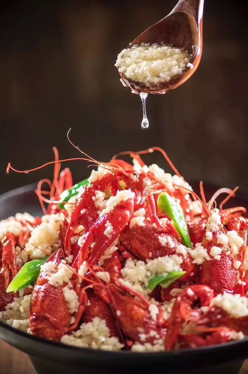 地铁5号线=宝藏美食线?老杨小黄鱼、老纪蚝宅、舟东奶酸菜鱼…终于可以一路吃过来