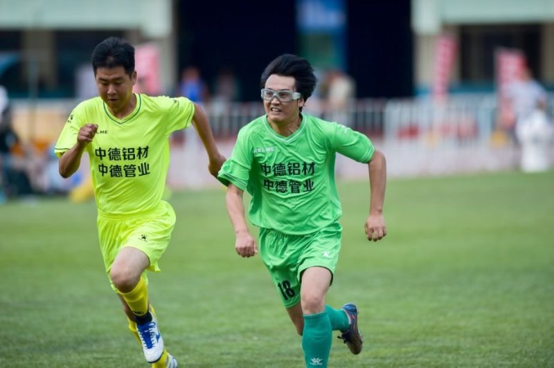 全力以赴的你,聚焦绿茵场