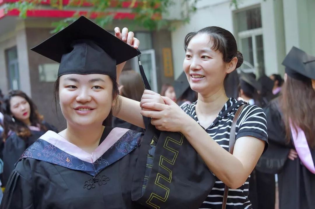 安徽商报帮扶的“”安徽第一盲人考生”香君毕业啦!她想当一名……