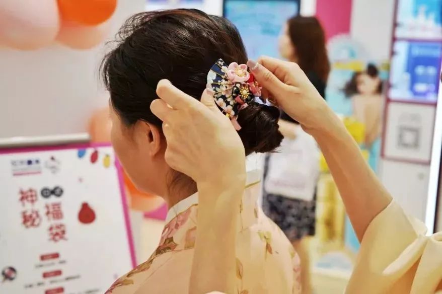 找到源头了！中国游客和代购原来是在这家日本药妆店里扫货到半夜