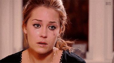 隆胸后假体外溢,隆胸后躺下来都是挺的吗