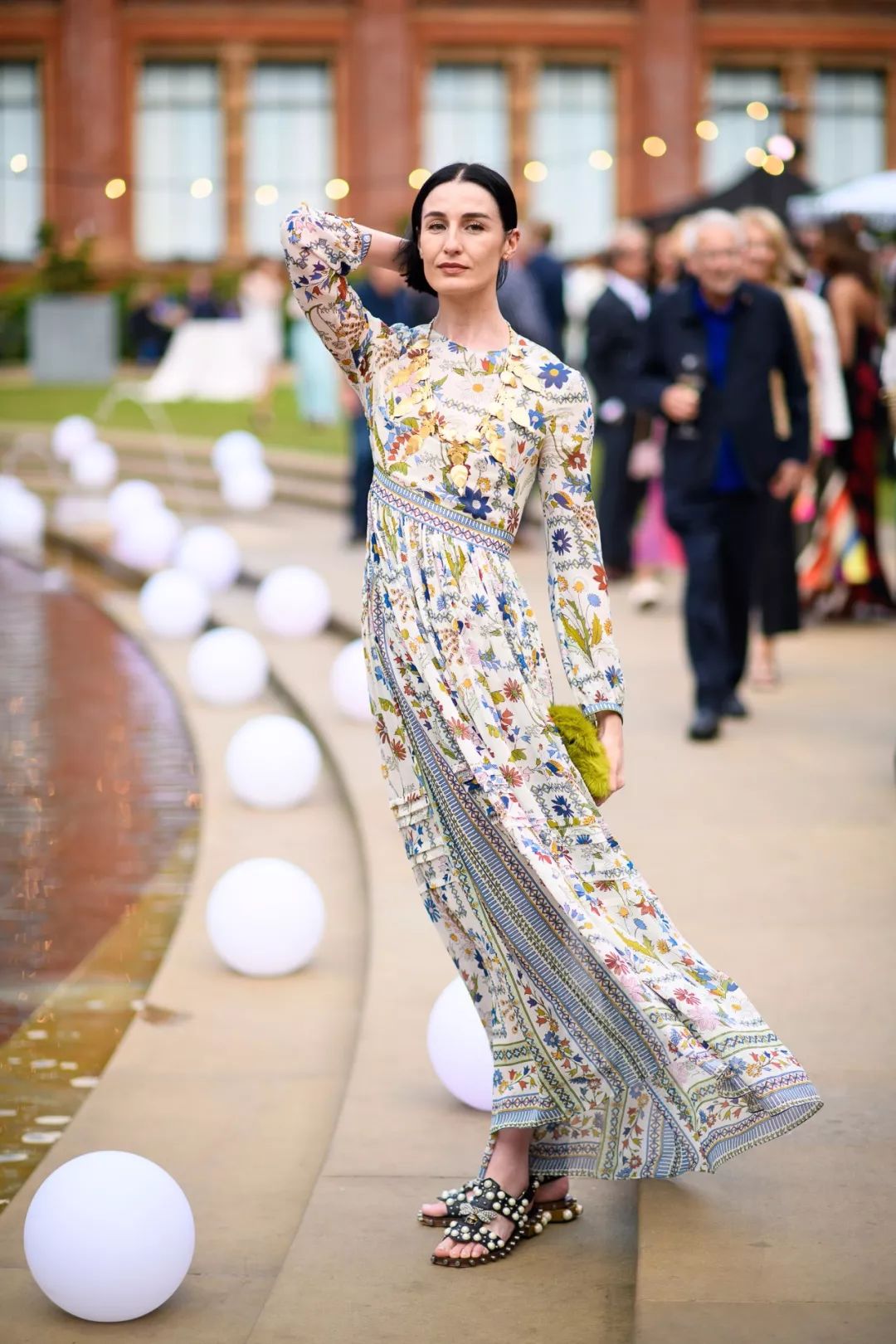 夏天跟裙子搭的凉拖,夏季凉拖配裙子百搭