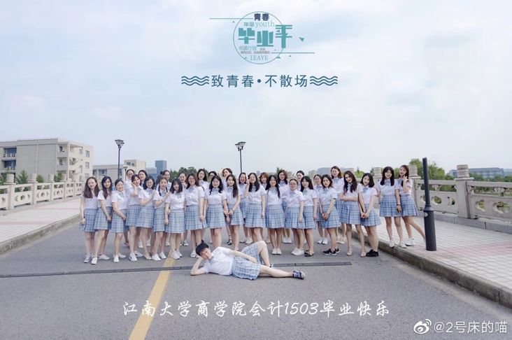 毕业照告别的是我们的青春,毕业照是我们永久的留念