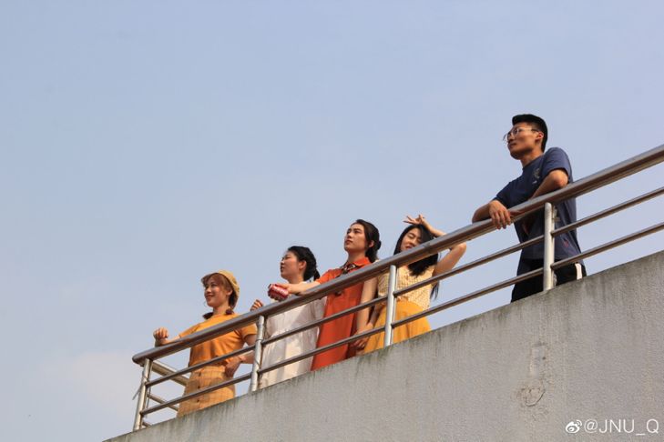 毕业照告别的是我们的青春,毕业照是我们永久的留念