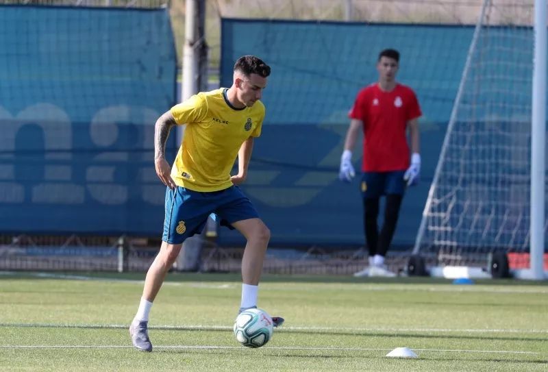 分享一下你们踢球时候的照片,晒一张你们踢球的照片