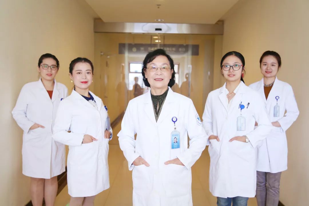 女孩脖子黑且洗不干净怎么回事,脖子一圈黑黑的跟没洗干净似的