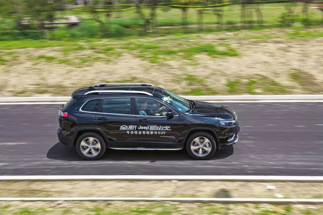 2020款jeep自由光试驾,jeep性能版自由光