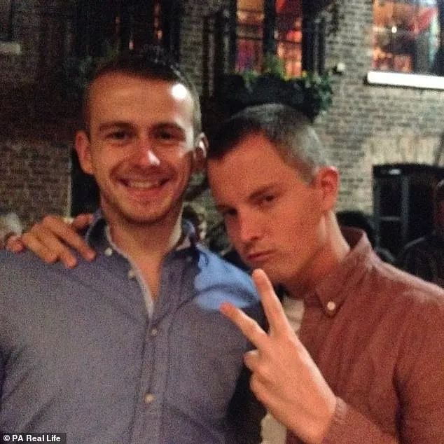 戴隐形眼镜有多可怕,戴隐形眼镜眼睛里长虫子