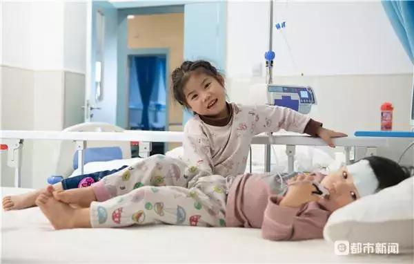 “宝贝，乖，”病房里的这一幕，让人温暖又心酸