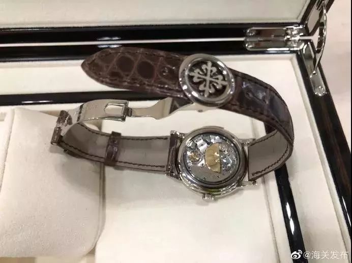 男子戴1000万名表在海关被抓,男子戴275万的手表被海关拦下
